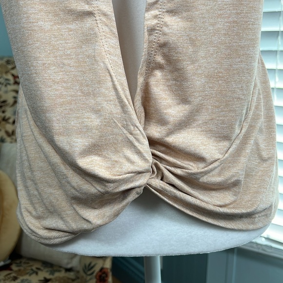 Fabletics tank top with open back and knot detail - Picture 5 of 12